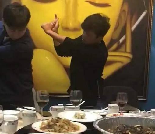 娱乐吃瓜酱浪漫喝酒,娱乐吃瓜酱的醉人时光 第3张 娱乐吃瓜酱浪漫喝酒,娱乐吃瓜酱的醉人时光 第3张