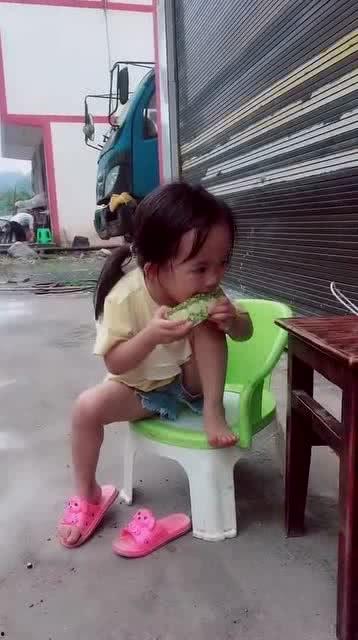 罗山网友爆料女汉子视频,女汉子视频引热议,网友直呼“太霸气” 第2张 罗山网友爆料女汉子视频,女汉子视频引热议,网友直呼“太霸气” 第2张